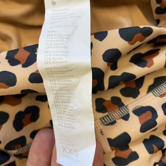 Fabletics Yoga Leopard Pants with pockets NWT. “Mika High Waisted Pocket Capri”. - Picture 4 of 7